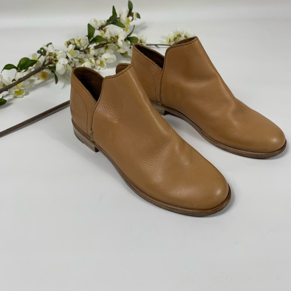 frye elyssa shootie tan